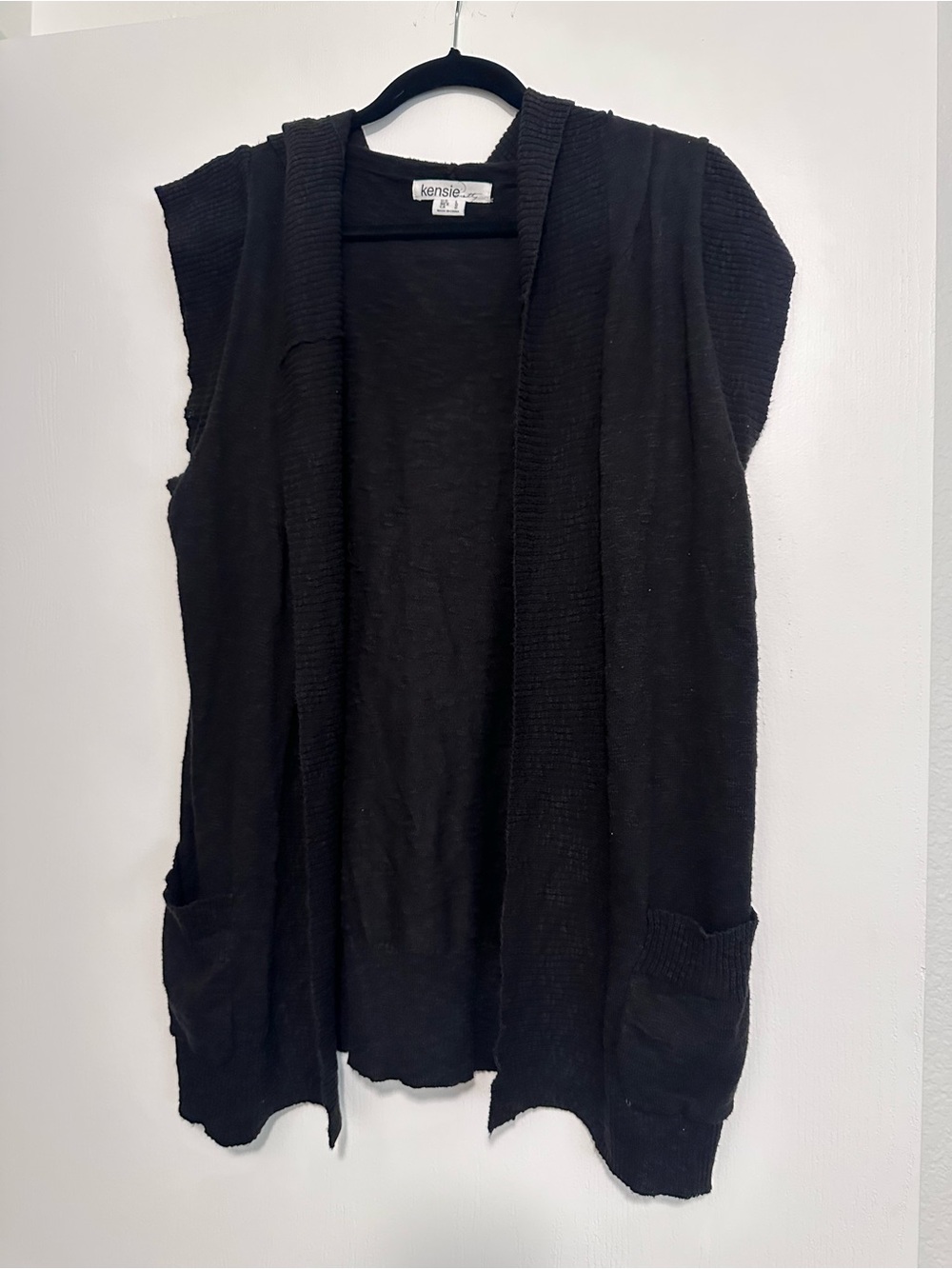 Kensie Black Sleeveless Open-Front Cardigan with Pockets